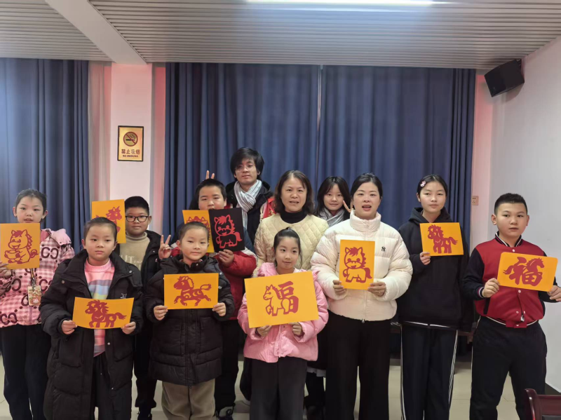 ��ɿ���������īȤͯ�ġ��黭���ÿ�չ�´���ֽ�