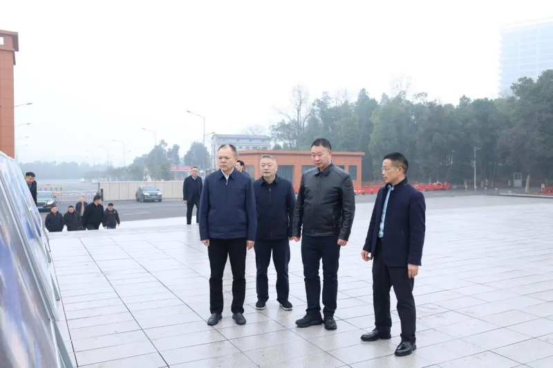 �����������ѧ����ʱǿ������������һ������ ������ɽ������Ƭ